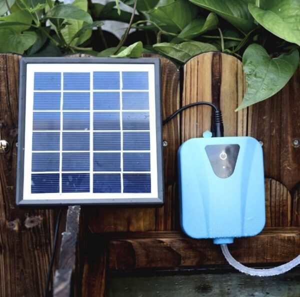 solar powered pond aerator close up view wit panel